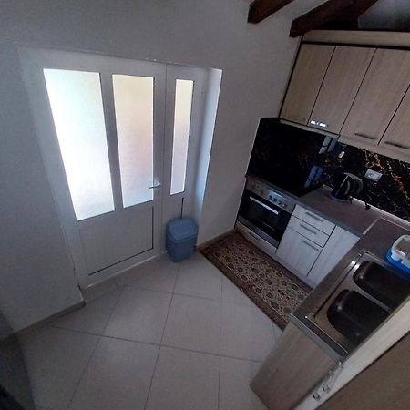 בראט Guest House Ilir מראה חיצוני תמונה