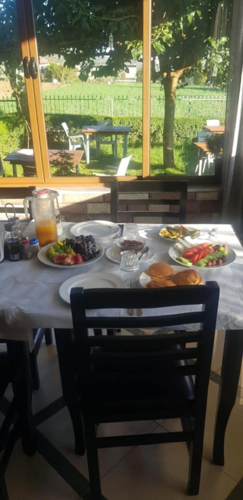 בראט Guest House Ilir מראה חיצוני תמונה