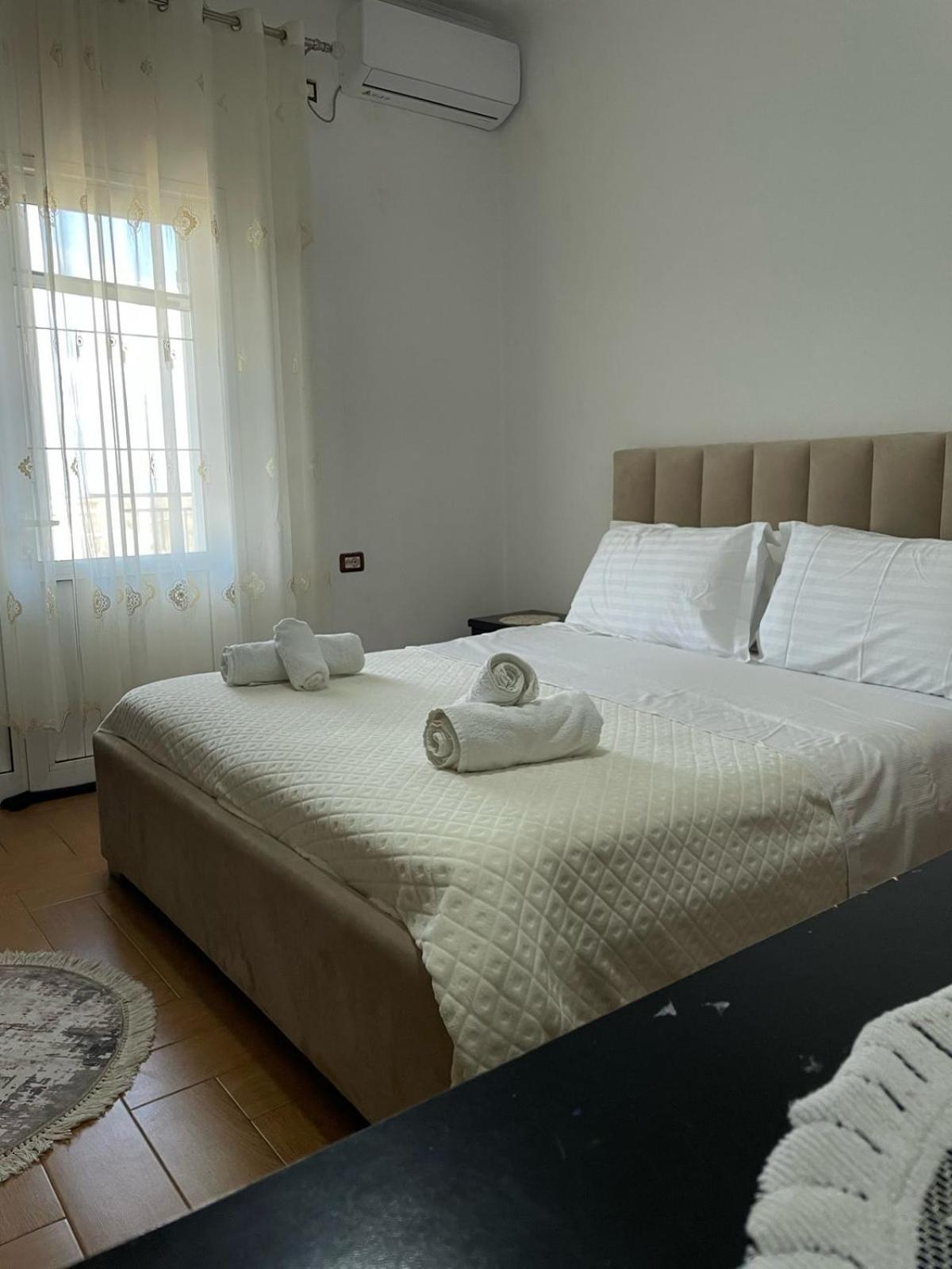 בראט Guest House Ilir מראה חיצוני תמונה