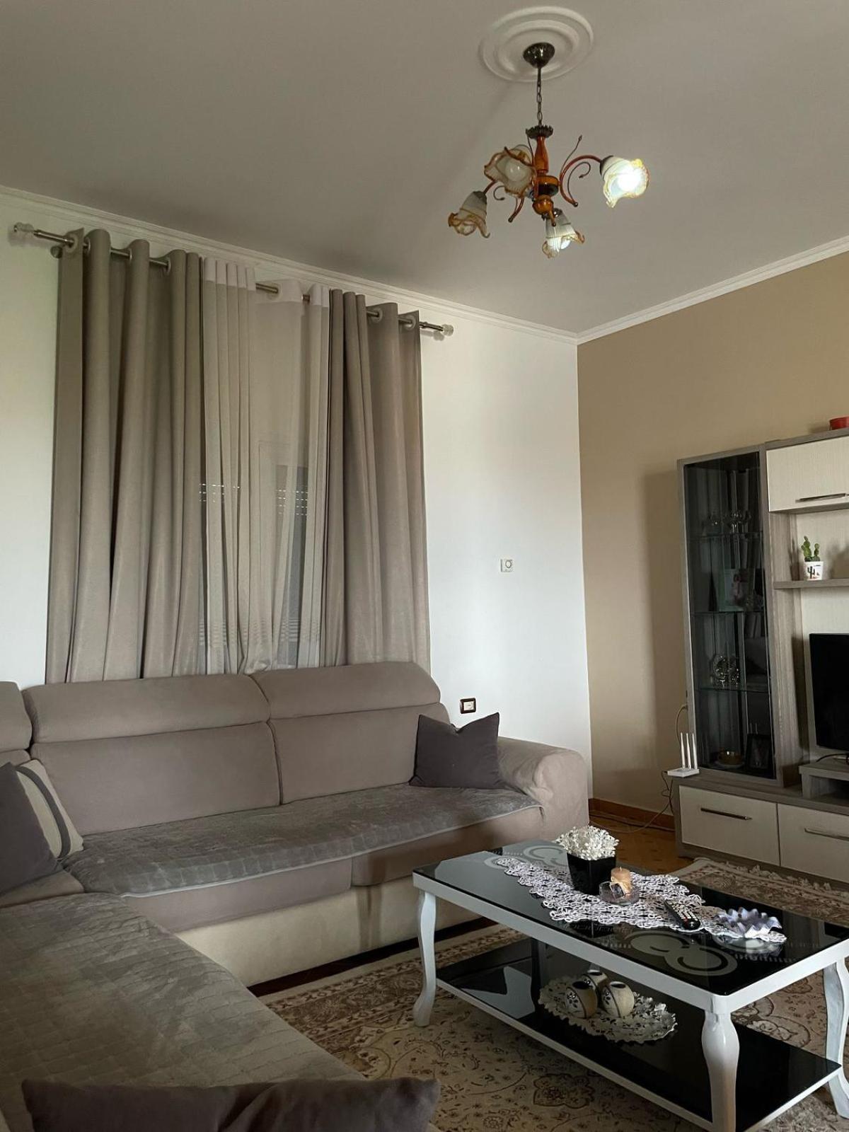 בראט Guest House Ilir מראה חיצוני תמונה