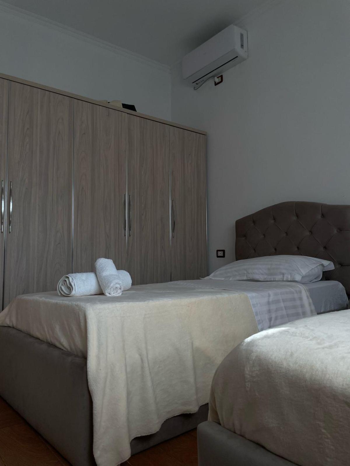 בראט Guest House Ilir מראה חיצוני תמונה