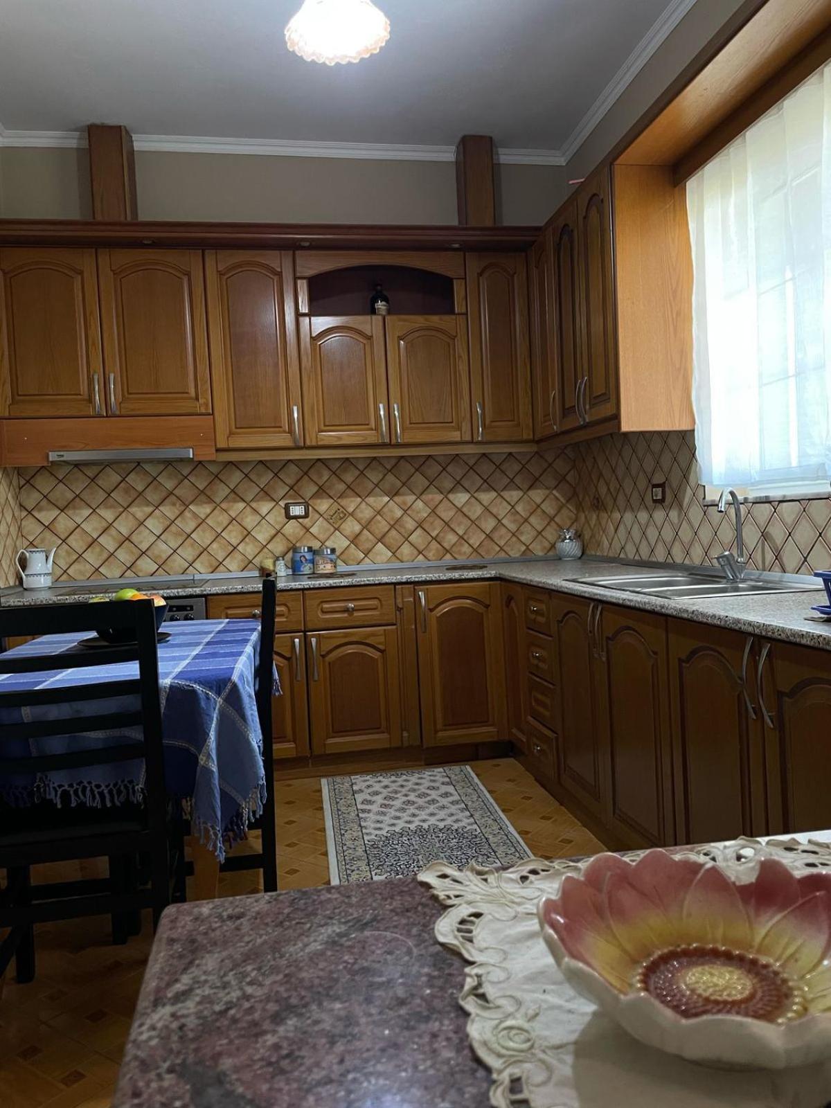בראט Guest House Ilir מראה חיצוני תמונה