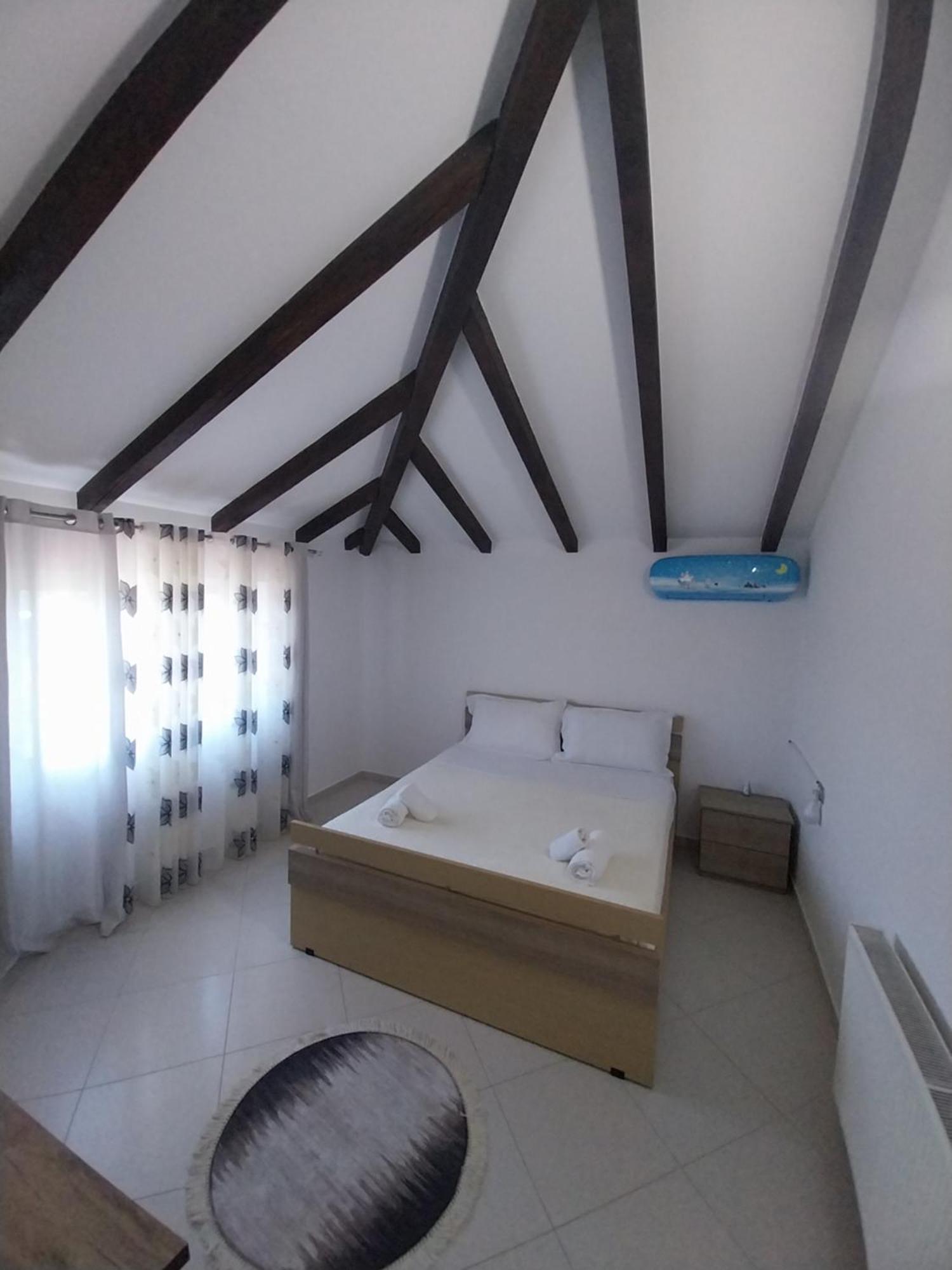 בראט Guest House Ilir מראה חיצוני תמונה