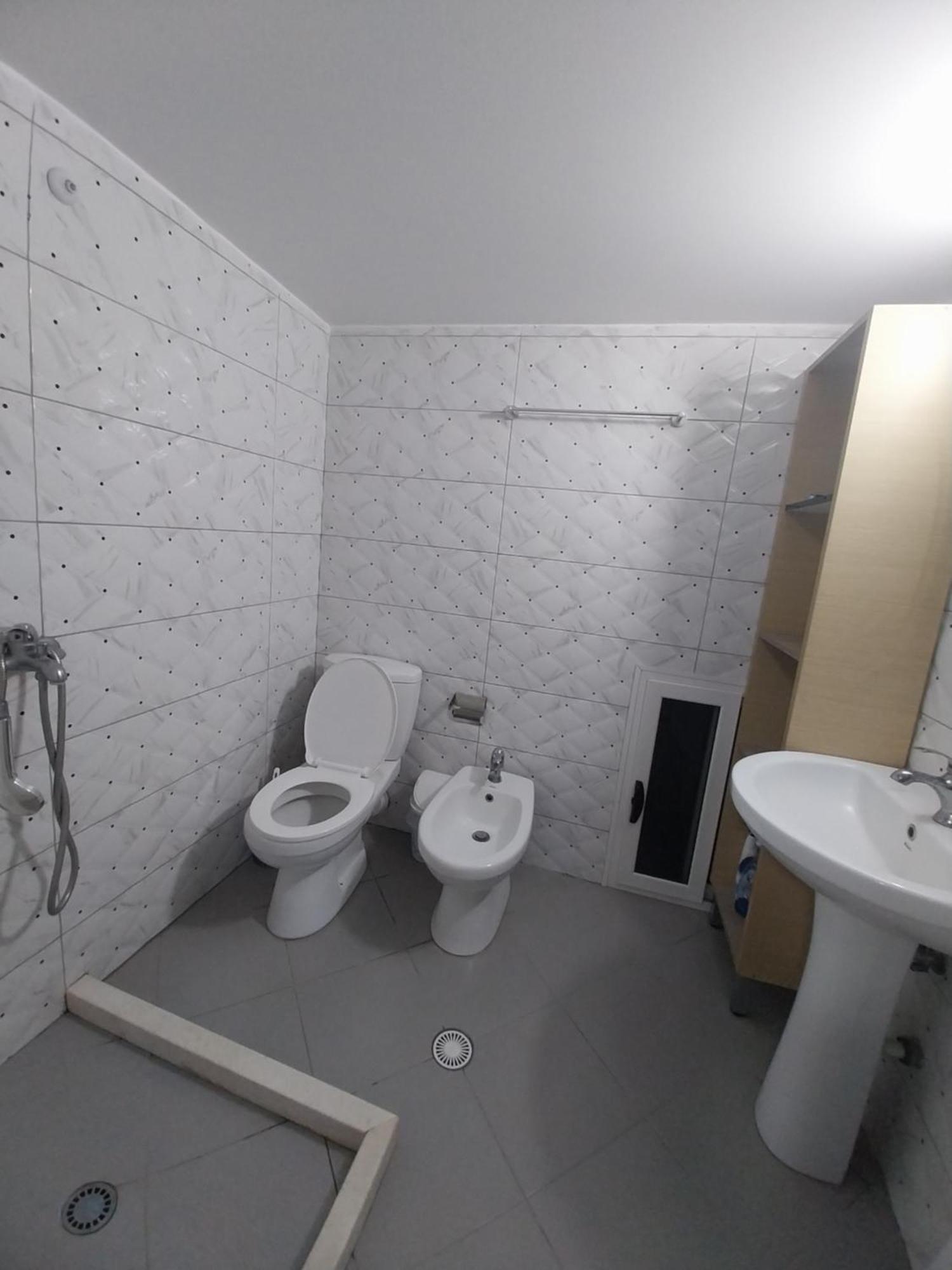 בראט Guest House Ilir מראה חיצוני תמונה