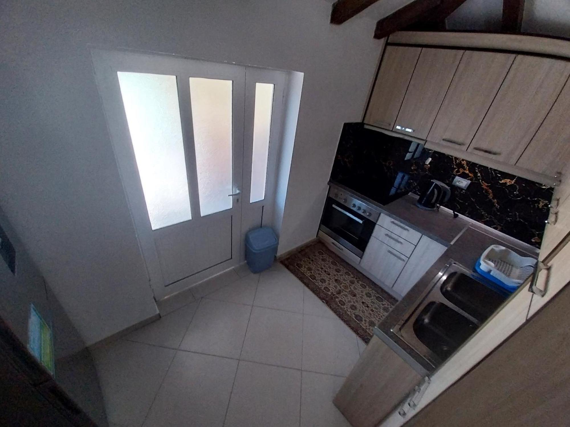 בראט Guest House Ilir מראה חיצוני תמונה